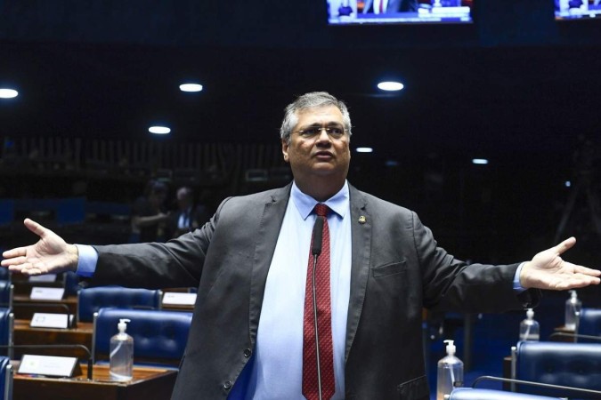 Dino: "Infelizmente, há pessoas destituídas de senso ético que não se constrangem de serem 'punidas' e passam a vida a receber uma aposentadoria porque foram punidas"/foto: Roque de Sá/Agência Senado Dino: "Infelizmente, há pessoas destituídas de senso ético que não se constrangem de serem 'punidas' e passam a vida a receber uma aposentadoria porque foram punidas"/foto: Roque de Sá/Agência Senado