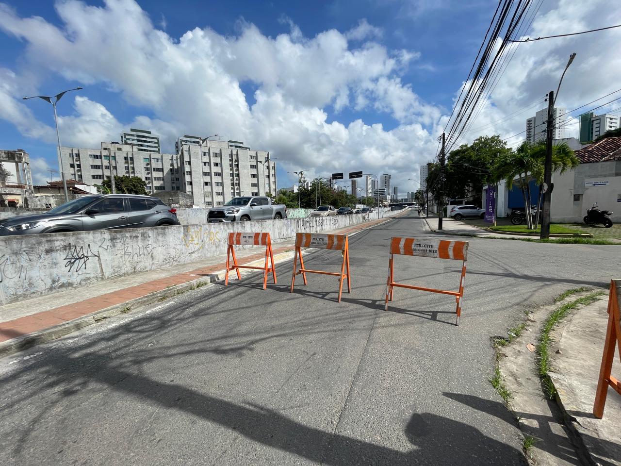 Segundo a Emlurb a previsão é que o serviço seja finalizado em sete dias