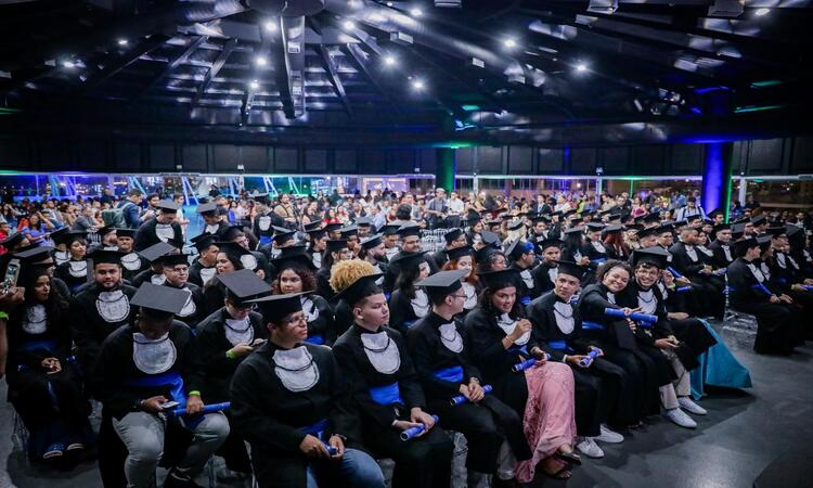 A solenidade contou com a participação de 134 estudantes, a maioria deles já empregados, que iniciaram os cursos em agosto de 2021 e os concluíram no segundo semestre de 2023/Foto: Edson Holanda/PCR A solenidade contou com a participação de 134 estudantes, a maioria deles já empregados, que iniciaram os cursos em agosto de 2021 e os concluíram no segundo semestre de 2023/Foto: Edson Holanda/PCR
