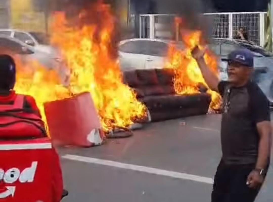 O protesto deixou o trânsito lento com a interdição das faixas/Foto: Reprodução/Instagram O protesto deixou o trânsito lento com a interdição das faixas/Foto: Reprodução/Instagram