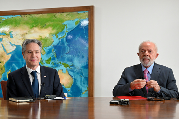 Secretário do Estado dos EUA Antony Blinken e o presidente Lula conversaram no Palácio do Planalto na última quarta-feira (21)/Crédito: EVARISTO SA / AFP Secretário do Estado dos EUA Antony Blinken e o presidente Lula conversaram no Palácio do Planalto na última quarta-feira (21)/Crédito: EVARISTO SA / AFP