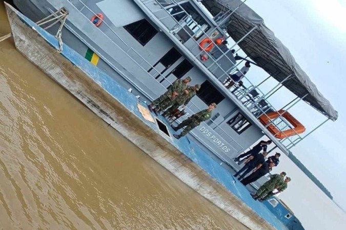 Submarino caseiro foi encontrado por pescadores em cidade do Pará/foto: Divulgação/PF Submarino caseiro foi encontrado por pescadores em cidade do Pará/foto: Divulgação/PF