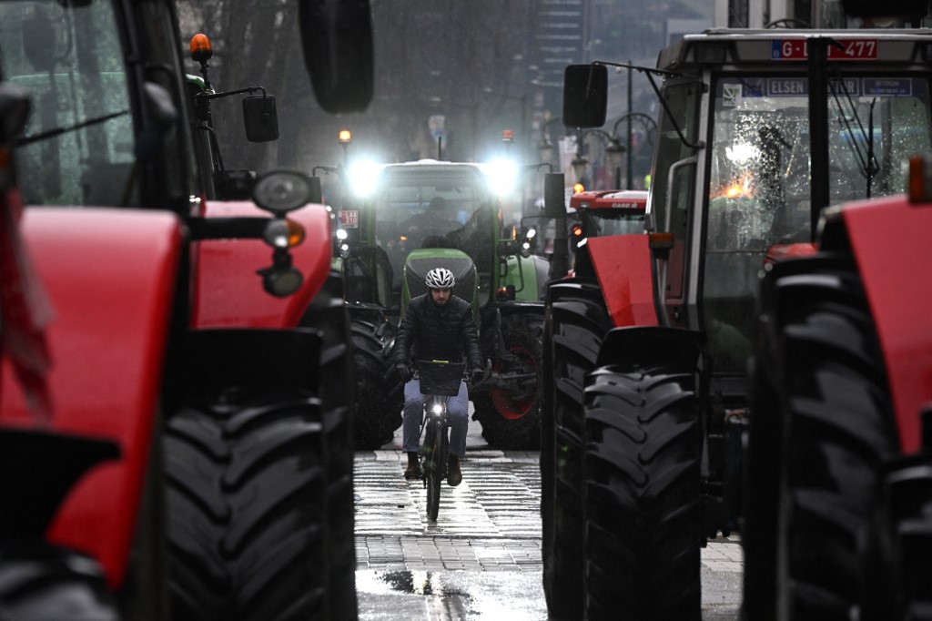 Protesto de agricultores em Bruxelas, na Bélgica/Foto: JOHN THYS / AFP Protesto de agricultores em Bruxelas, na Bélgica/Foto: JOHN THYS / AFP