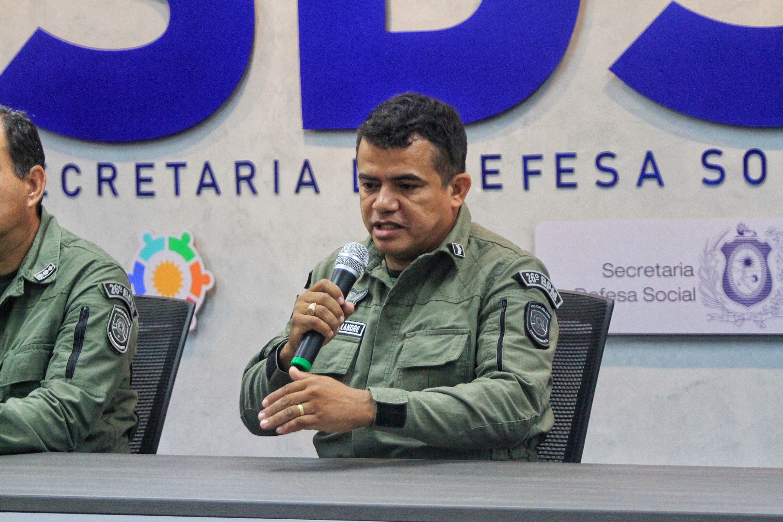 O comandante do Gati do 26º BPM, Carlos Alexandre, detalhou como foi a prisão da dupla suspeita de envolvimento na disputa do tráfico e em mortes em Itamaracá 