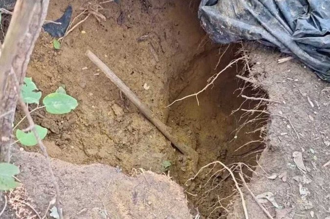 Buraco teria sido usado por fugitivos de Mossoró para se esconder de drones que detectam calor humano/foto: Reprodução/TV Globo Buraco teria sido usado por fugitivos de Mossoró para se esconder de drones que detectam calor humano/foto: Reprodução/TV Globo