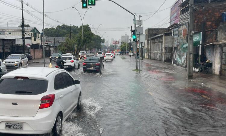 Pontos de alagamentos já podem ser observados em várias áreas do Recife/Foto: Rômulo Chico/DP foto Pontos de alagamentos já podem ser observados em várias áreas do Recife/Foto: Rômulo Chico/DP foto