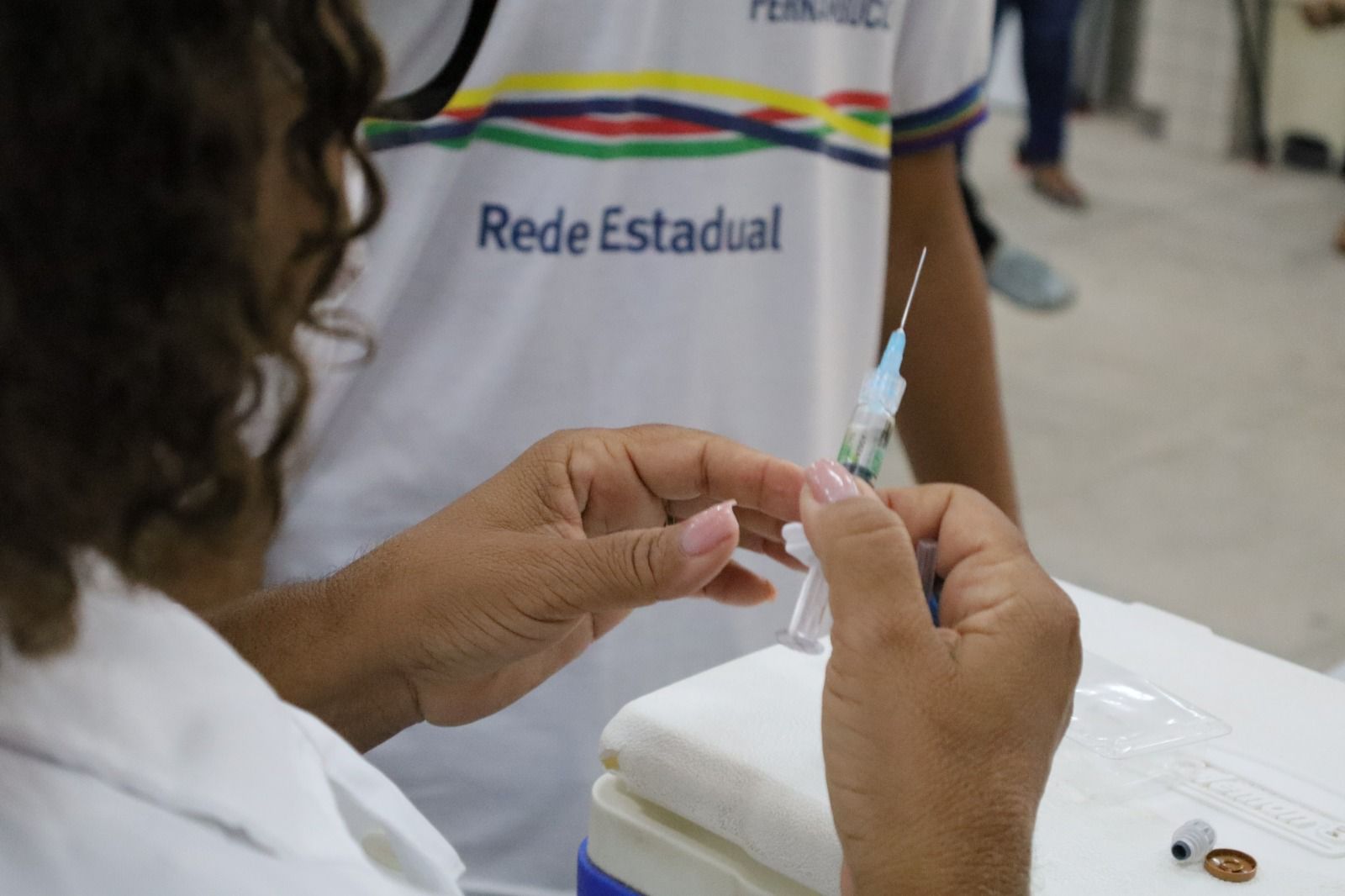 Ao todo, mais de 400 escolas estão envolvidas em atividades voltadas à ampliação das coberturas vacinais do público formado por crianças e adolescentes/Foto: Divulgação/SES-PE Ao todo, mais de 400 escolas estão envolvidas em atividades voltadas à ampliação das coberturas vacinais do público formado por crianças e adolescentes/Foto: Divulgação/SES-PE