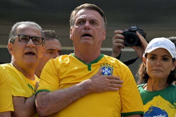 Em outra frente da pesquisa, para 47% dos ouvidos, o ex-presidente participou de um plano de golpe. Já outros 40% não acreditam no envolvimento do capitão reformado no atentado contra a democracia/crédito: NELSON ALMEIDA / AFP Em outra frente da pesquisa, para 47% dos ouvidos, o ex-presidente participou de um plano de golpe. Já outros 40% não acreditam no envolvimento do capitão reformado no atentado contra a democracia/crédito: NELSON ALMEIDA / AFP