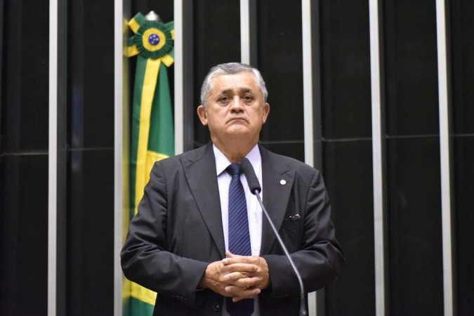 José Guimarães: ''Formou-se um consenso entre nós de que é incompatível o parlamentar ter relação com o governo e assinar pedido de impeachment''/Crédito: Zeca Ribeiro/Câmara dos Deputados