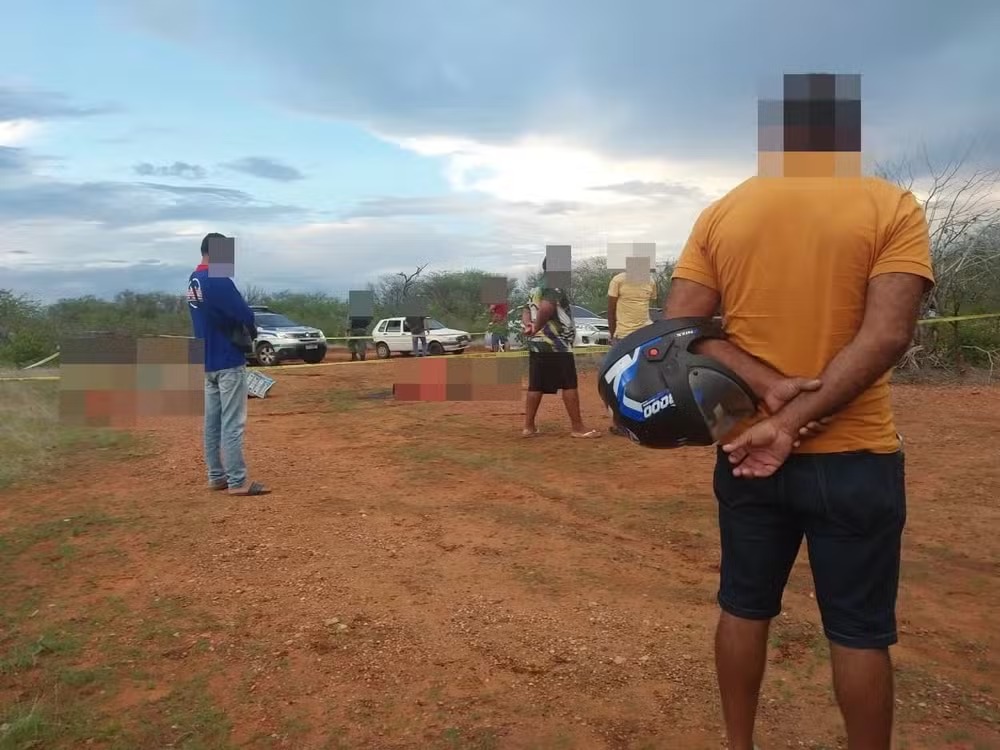 As vítimas foram mortas em um terreno baldio, na Zona Rural de Floresta, no Sertão do Estado