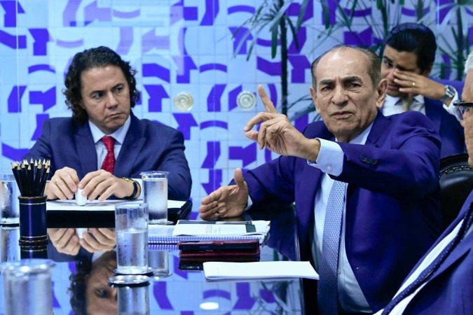 Entre as propostas de Castro, está também fixar mandatos de cinco anos para chefes de Executivos/Crédito: Geraldo Magela/Agência Senado Entre as propostas de Castro, está também fixar mandatos de cinco anos para chefes de Executivos/Crédito: Geraldo Magela/Agência Senado