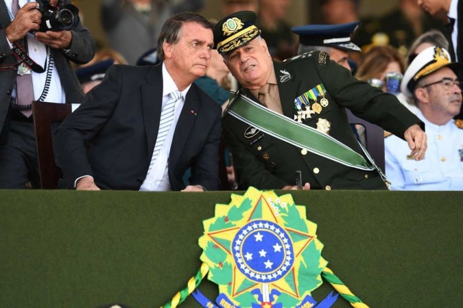 O general Marco Antônio Freire Gomes, comandante do Exército durante o mandato de Bolsonaro, depõe na Polícia Federal nesta sexta (1º)/foto: Evaristo Sa/AFP O general Marco Antônio Freire Gomes, comandante do Exército durante o mandato de Bolsonaro, depõe na Polícia Federal nesta sexta (1º)/foto: Evaristo Sa/AFP