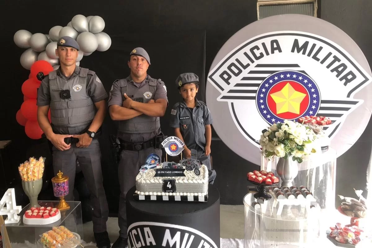 Yago contou com as participações de policiais militares em sua festa