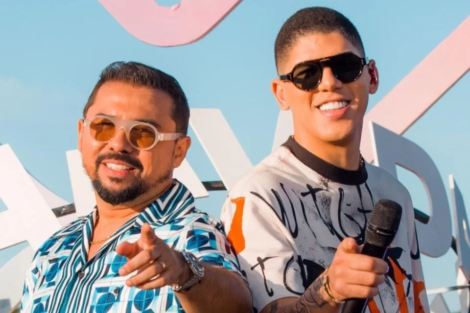 Os cantores foram surpreendidos por uma pane nos motores do jatinho/foto: Reprodução/Instagram