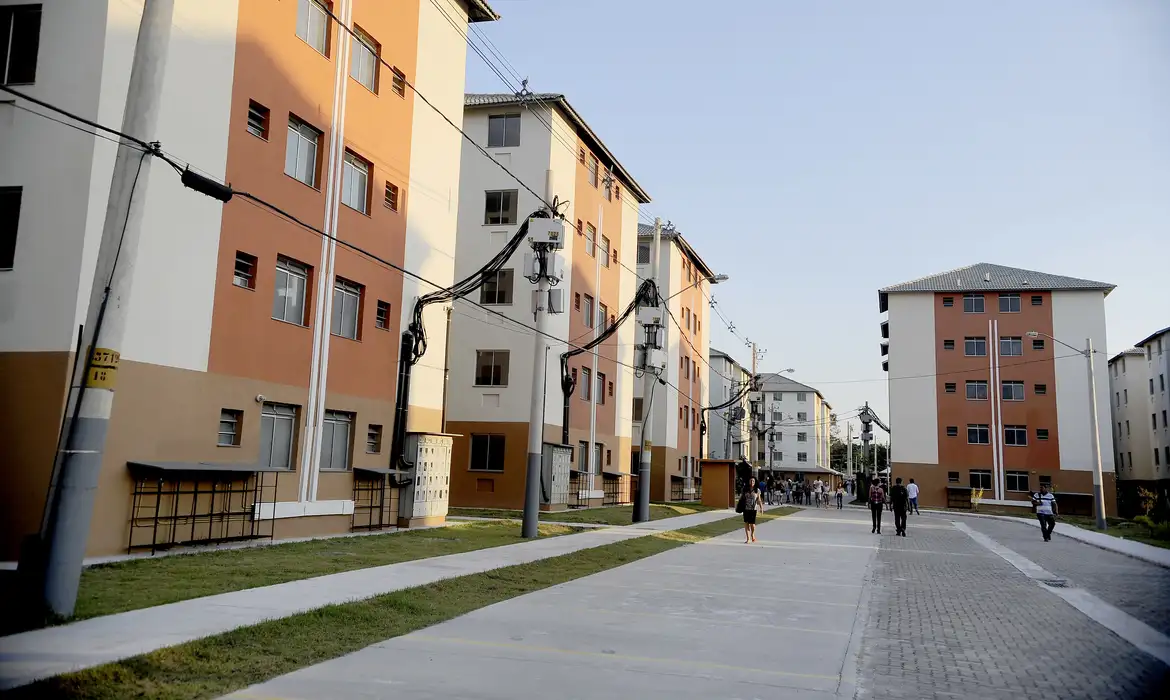 O Programa Minha Casa Minha Vida foi retomado pelo Governo Federal em 2023 com o objetivo de construir cerca de dois milhões de moradias em todos os estados do país até 2026/Foto Fernando Frazão/Agência Brasil O Programa Minha Casa Minha Vida foi retomado pelo Governo Federal em 2023 com o objetivo de construir cerca de dois milhões de moradias em todos os estados do país até 2026/Foto Fernando Frazão/Agência Brasil