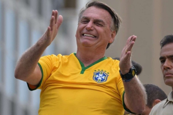 A primeira investigação sobre Bolsonaro finalizada deve ser sobre a falsificação de certificados do ex-presidente, familiares e ex-assessores/Crédito: NELSON ALMEIDA / AFP A primeira investigação sobre Bolsonaro finalizada deve ser sobre a falsificação de certificados do ex-presidente, familiares e ex-assessores/Crédito: NELSON ALMEIDA / AFP