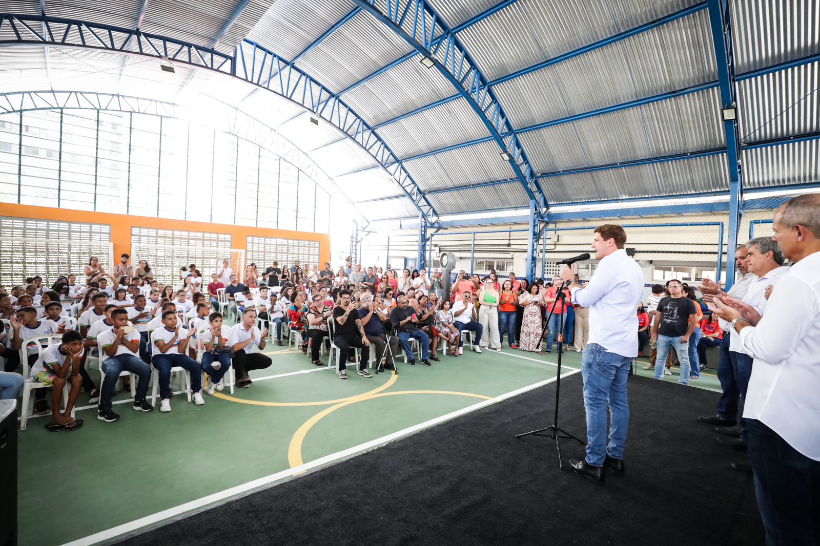 Prefeito João Campos participou de entrega de quadra coberta/Foto: Prefeitura do Recife/Divulgação Prefeito João Campos participou de entrega de quadra coberta/Foto: Prefeitura do Recife/Divulgação