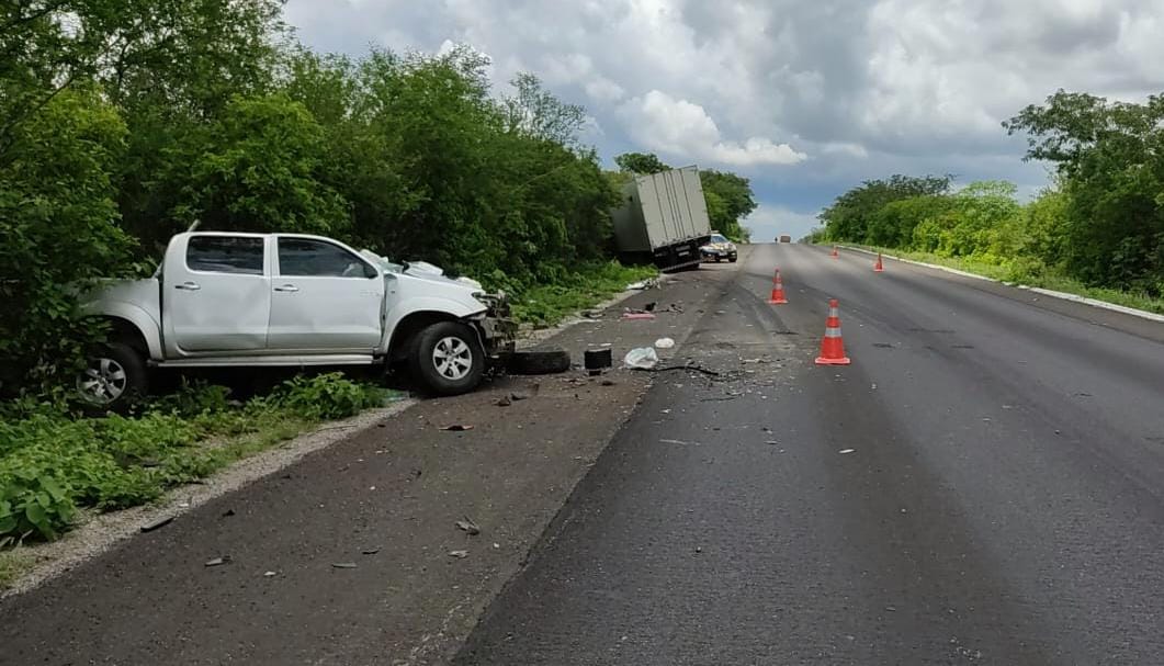 A colisão aconteceu no KM45, da rodovia BR-116, em Salgueiro, no Sertão do Estado/Foto: Divulgação/PRF A colisão aconteceu no KM45, da rodovia BR-116, em Salgueiro, no Sertão do Estado/Foto: Divulgação/PRF