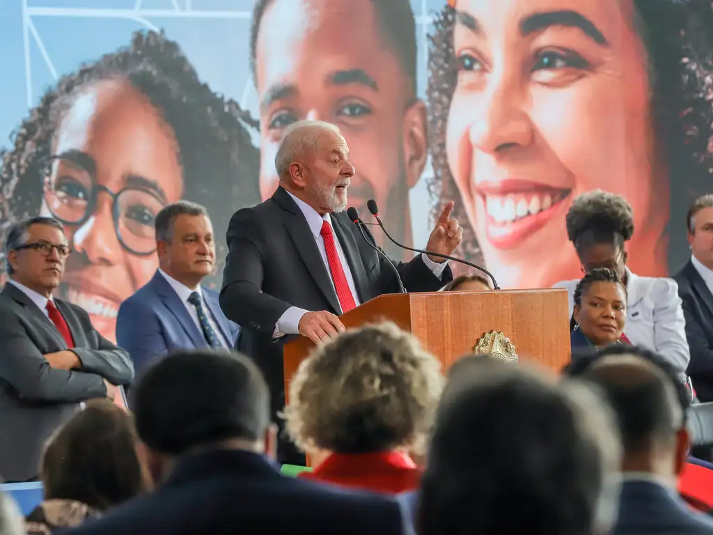 Lula durante a cerimônia de divulgação dos resultados do Novo PAC Seleções para Saúde, Educação e Infraestrutura Social/foto: Antonio Cruz/Agência Brasil Lula durante a cerimônia de divulgação dos resultados do Novo PAC Seleções para Saúde, Educação e Infraestrutura Social/foto: Antonio Cruz/Agência Brasil