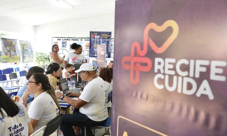 O projeto é mais uma etapa do programa de escuta popular da cidade e concentra atividades de diversas secretarias durante o dia/Foto: Hélia Scheppa/Prefeitura do Recife