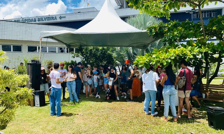 O Iº Encontro Amigos PET ocorreu no jardim suspenso do HPS, na área externa, e contou com toda a estrutura adequada para os tutores e pets, incluindo piscina para refrescar os cães