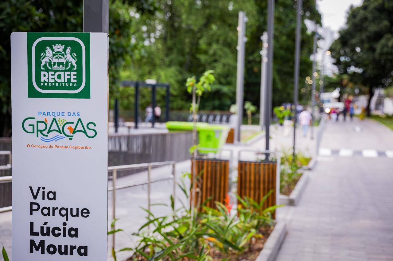 O novo espaço possui píer flutuante, mirantes, passeio público, área para piquenique, bicicletário, mobiliário urbano e nova iluminação/Foto: Edson Holanda/ Prefeitura do Recife O novo espaço possui píer flutuante, mirantes, passeio público, área para piquenique, bicicletário, mobiliário urbano e nova iluminação/Foto: Edson Holanda/ Prefeitura do Recife