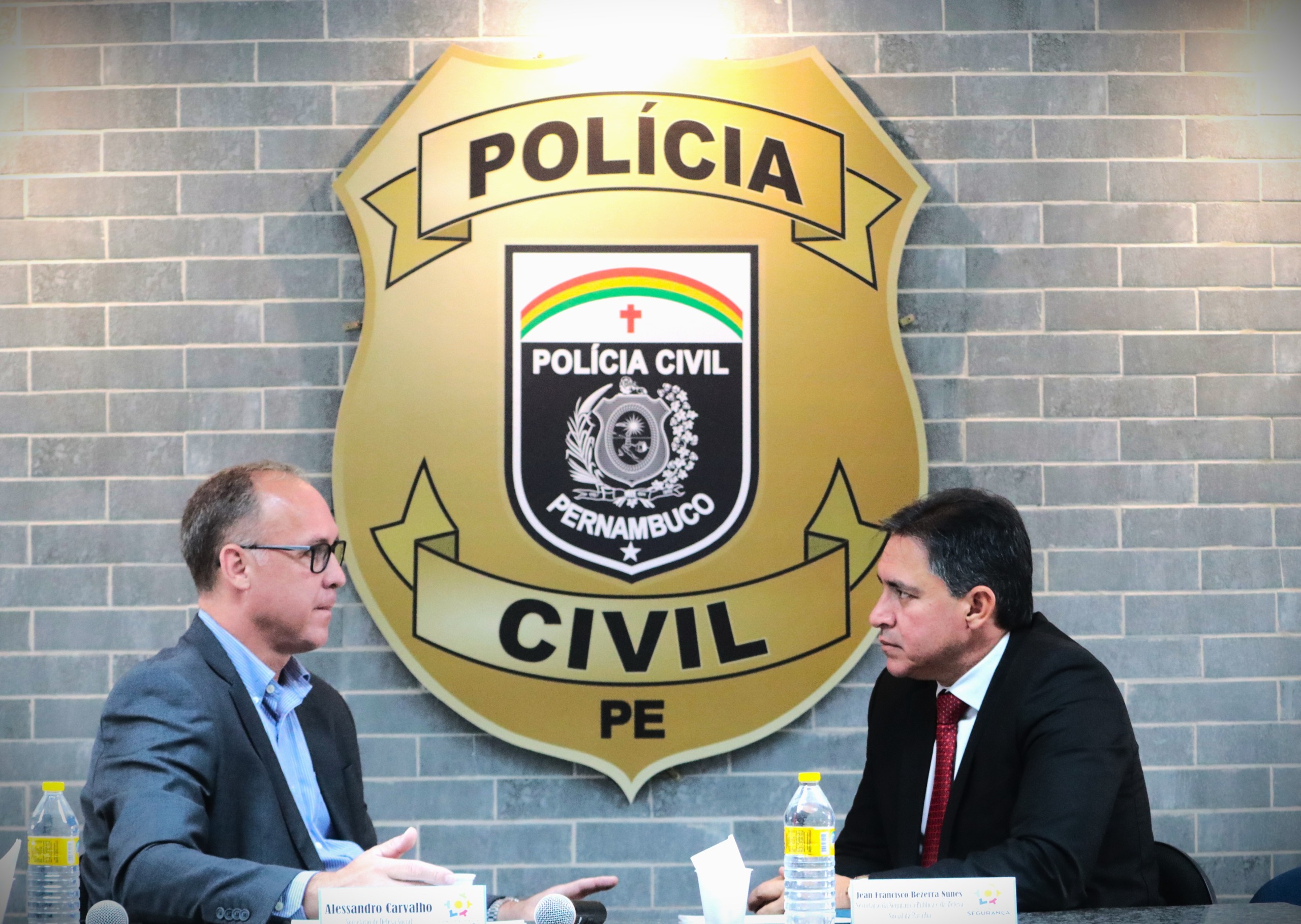 A reunião entre as equipes das secretarias de Defesa Social de Pernambuco e da Paraíba abordou o sistema de radiocomunicação da segurança pública da Paraíba/Foto: Luciano Luck/ SDS-PE A reunião entre as equipes das secretarias de Defesa Social de Pernambuco e da Paraíba abordou o sistema de radiocomunicação da segurança pública da Paraíba/Foto: Luciano Luck/ SDS-PE