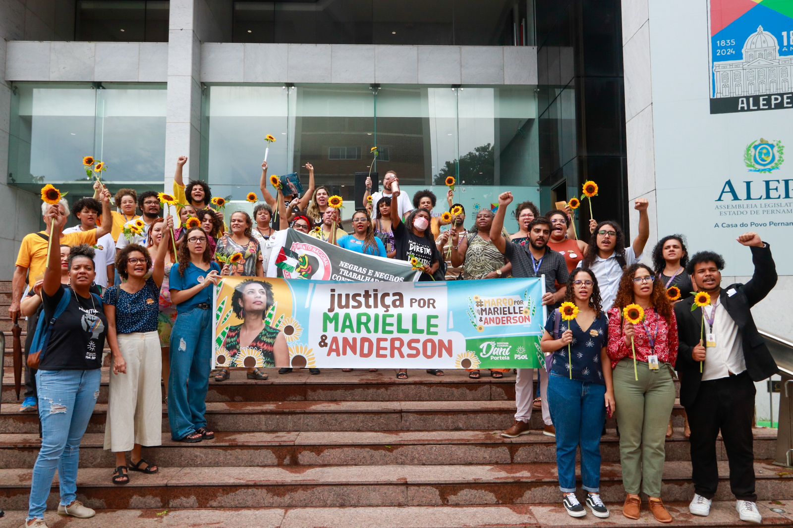 Mulheres participaram de ato que lembrou Marielle Franco, no Recife/Foto: Marina Torres/DP Mulheres participaram de ato que lembrou Marielle Franco, no Recife/Foto: Marina Torres/DP