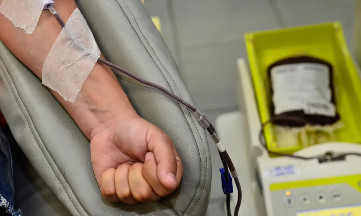 No Recife, os casos notificados afetam a população de forma direta e indireta, ao privar os doadores de sangue a realizarem a doação de sangue/Foto: Fernando Frazão/Agência Brasil No Recife, os casos notificados afetam a população de forma direta e indireta, ao privar os doadores de sangue a realizarem a doação de sangue/Foto: Fernando Frazão/Agência Brasil