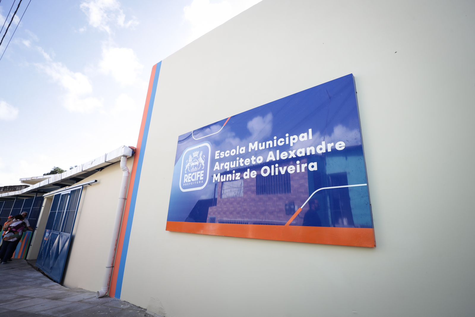 Escola Alexandre Oliveira foi entregue após requalificação 