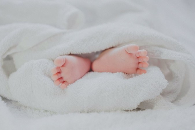 O contato precoce com as fragrâncias pode causar efeitos cumulativos ao longo do tempo, como o desenvolvimento de alergias, entre elas a dermatite de contato/foto: Fé Ngô/Unsplash O contato precoce com as fragrâncias pode causar efeitos cumulativos ao longo do tempo, como o desenvolvimento de alergias, entre elas a dermatite de contato/foto: Fé Ngô/Unsplash