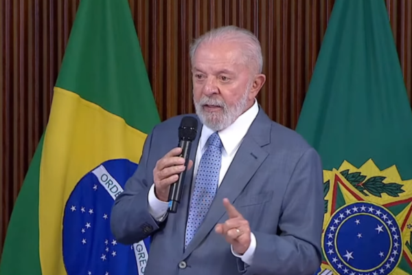 Lula: ''Não teve golpe porque algumas pessoas que estavam no comando das Forças Armadas não quiseram fazer, mas também porque o presidente era um covardão''/Crédito: Reprodução/TV Brasil