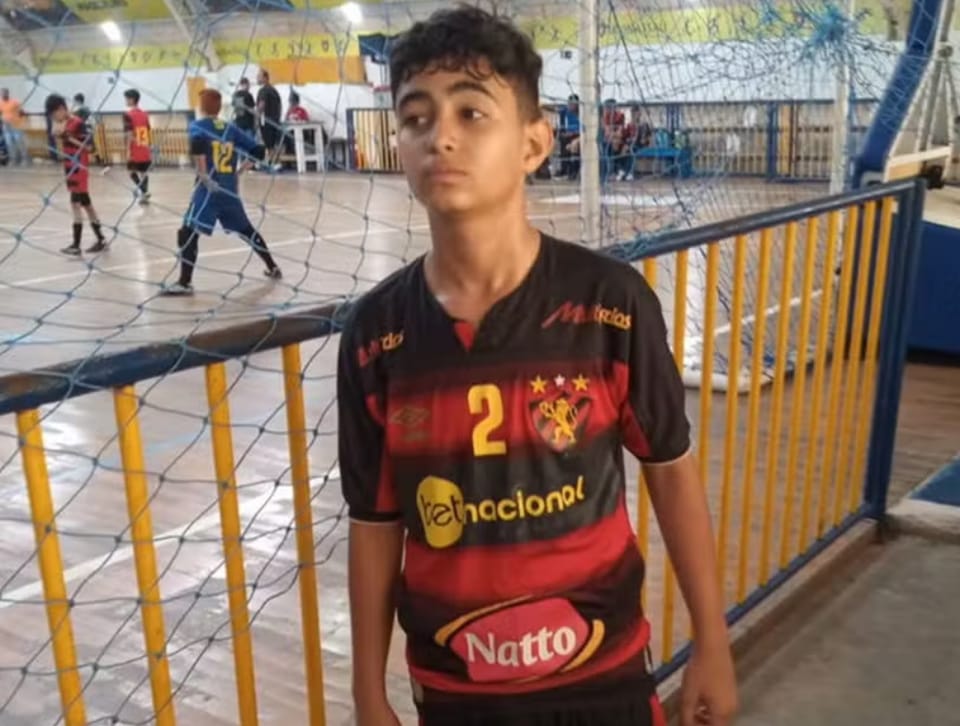 O protesto foi realizado no mesmo dia do sepultamento do jovem no Cemitério Santo Amaro, na área central do Recife/Foto: Arquivo pessoal O protesto foi realizado no mesmo dia do sepultamento do jovem no Cemitério Santo Amaro, na área central do Recife/Foto: Arquivo pessoal