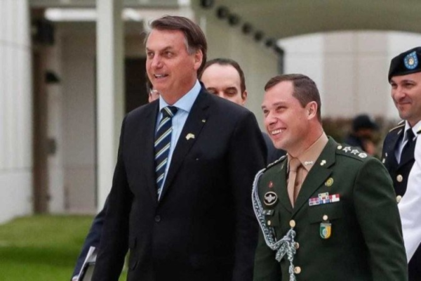 Bolsonaro e Mauro Cid foram indiciados por fraude no cartão de vacina/Crédito: Alan dos Santos/PR