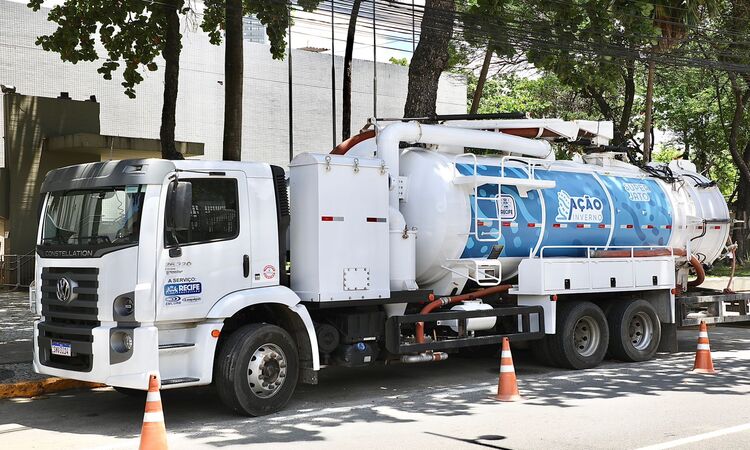 Trata-se de um caminhão equipado com jato de sucção como os que já são usados, só que esses são equipados com jatos mais potentes