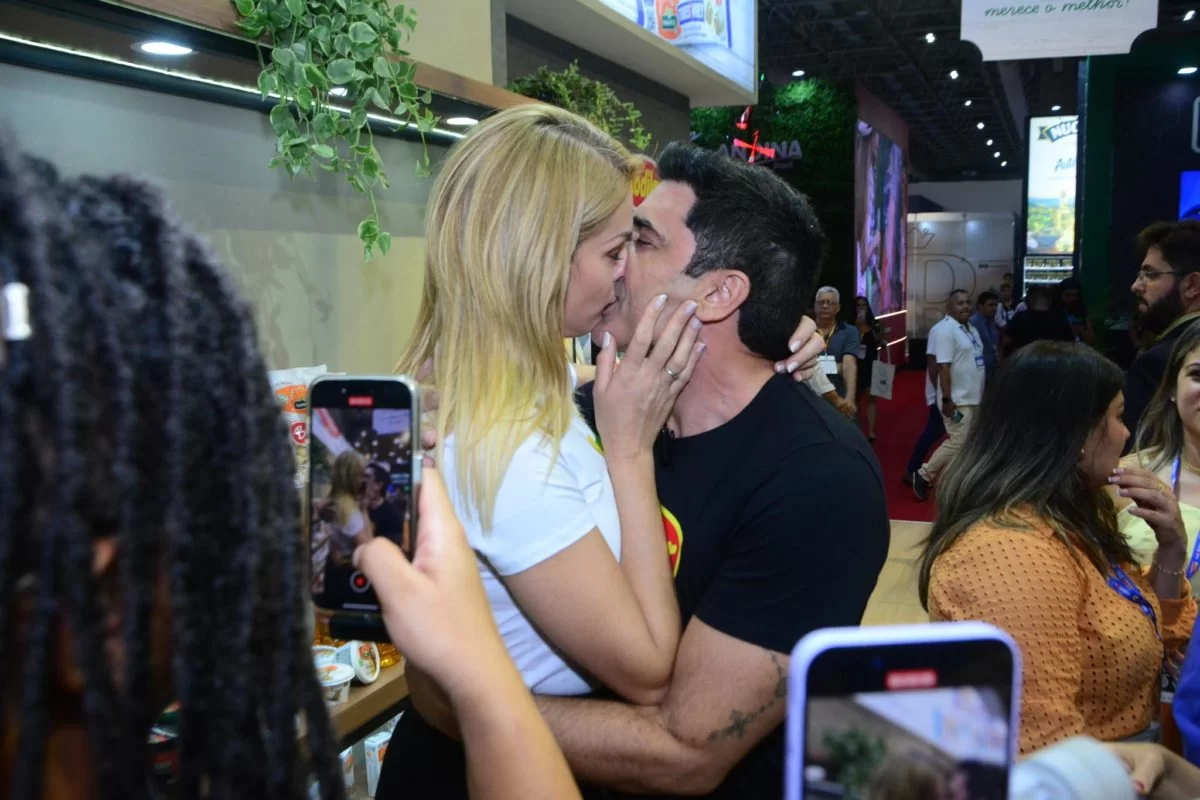 O casal fez a primeira aparição pública nesta terça-feira (19)/foto: Webert Belicio/Agnews O casal fez a primeira aparição pública nesta terça-feira (19)/foto: Webert Belicio/Agnews