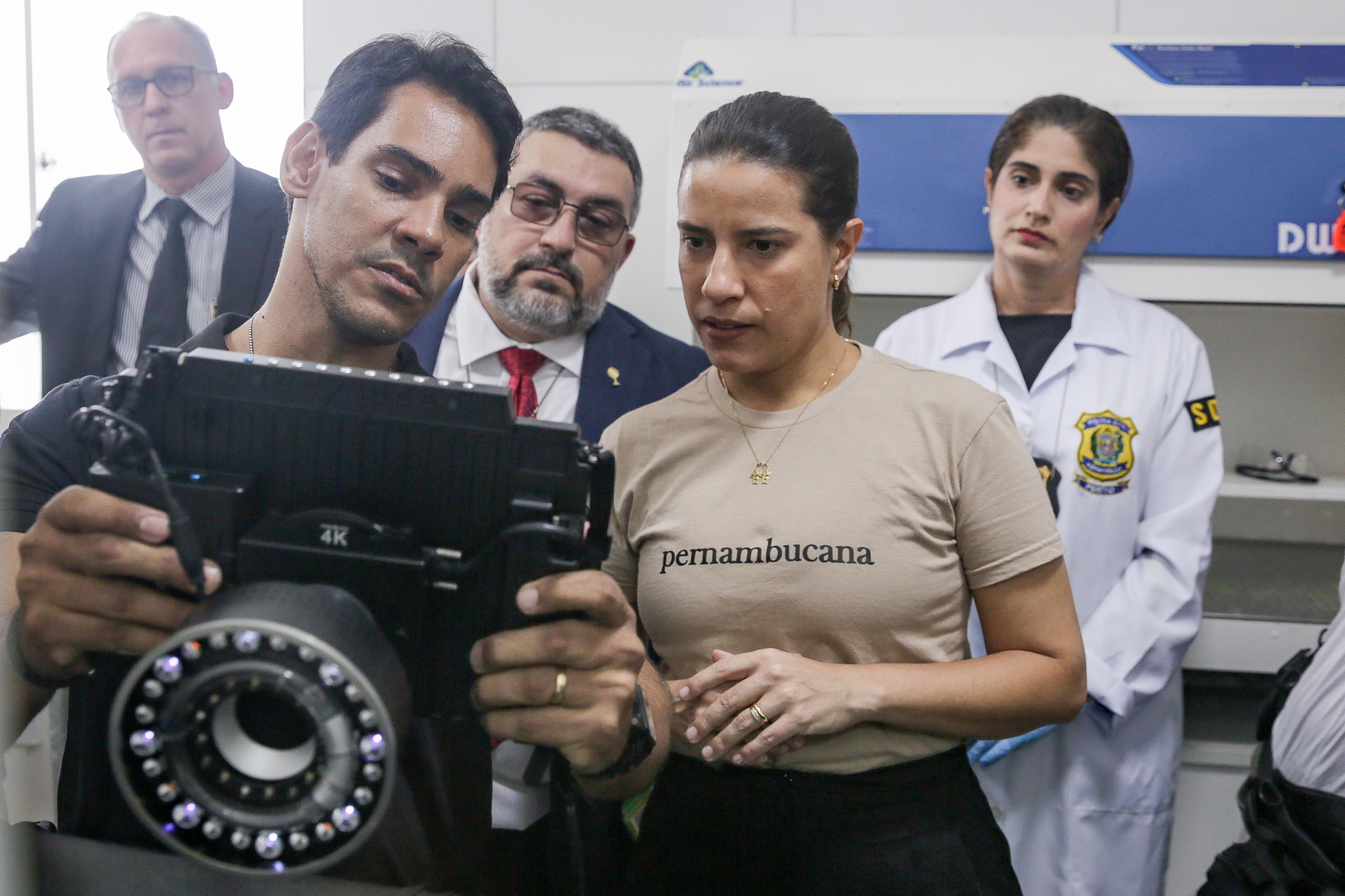 Raquel Lyra inaugurou novo laboratório para ajudar a produzir provas de crimes/Foto: Rafael Vieira/DP