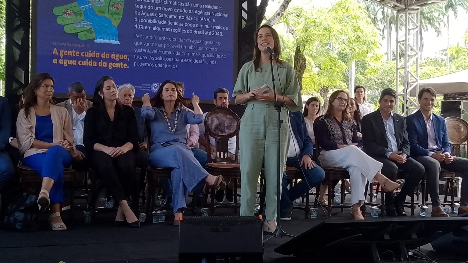 A governadora Raquel Lyra (PSDB) ressaltou a importância dos investimentos no setor hídrico aplicados na Região Metropolitana do Recife (RMR)