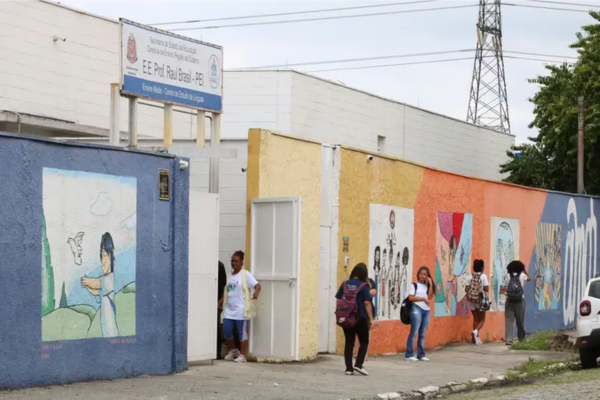 O principal motivo para que os jovens não concluam o ensino médio é a necessidade de trabalhar/Crédito: Rovena Rosa/Agência Brasil O principal motivo para que os jovens não concluam o ensino médio é a necessidade de trabalhar/Crédito: Rovena Rosa/Agência Brasil