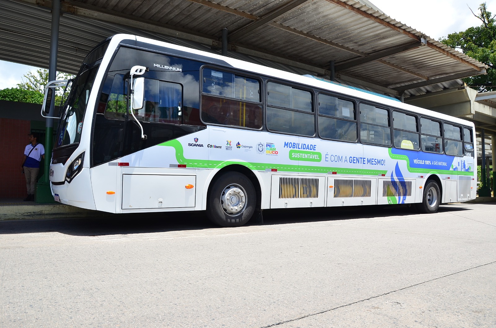 Ônibus movido a gás natural comprimido vai rodar em Olinda/Foto: Paulo Maciel/ Grande Recife Consórcio Ônibus movido a gás natural comprimido vai rodar em Olinda/Foto: Paulo Maciel/ Grande Recife Consórcio