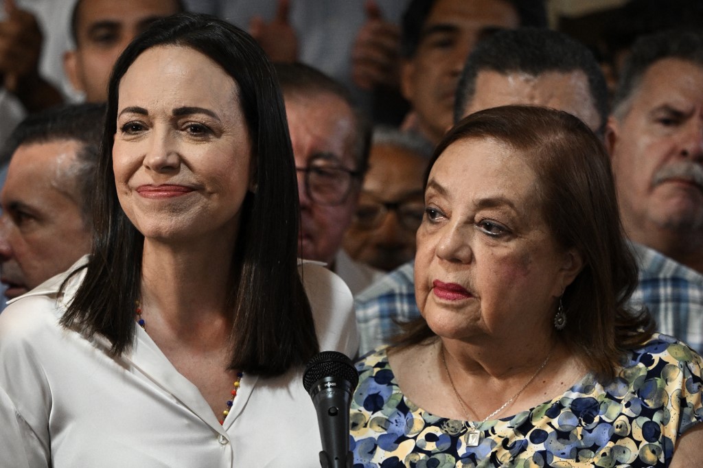 Corina Yoris (à direita) substitui a líder opositora María Corina Machado (à esquerda)/foto: Federico Parra / AFP Corina Yoris (à direita) substitui a líder opositora María Corina Machado (à esquerda)/foto: Federico Parra / AFP