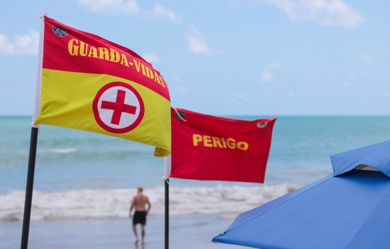 O Cemit orienta que os banhistas entrem no mar durante a maré baixa e fiquem em locais protegidos por arrecifes/Foto: Tarciso Augusto/ GCOM SEMAS-PE O Cemit orienta que os banhistas entrem no mar durante a maré baixa e fiquem em locais protegidos por arrecifes/Foto: Tarciso Augusto/ GCOM SEMAS-PE