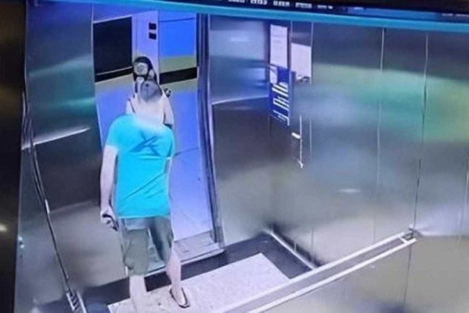 Imagens de câmera de segurança registraram o momento em que o homem apalpou as nádegas da vítima, em 15 de fevereiro, em Fortaleza, no Ceará/foto: Reprodução/Redes sociais Imagens de câmera de segurança registraram o momento em que o homem apalpou as nádegas da vítima, em 15 de fevereiro, em Fortaleza, no Ceará/foto: Reprodução/Redes sociais