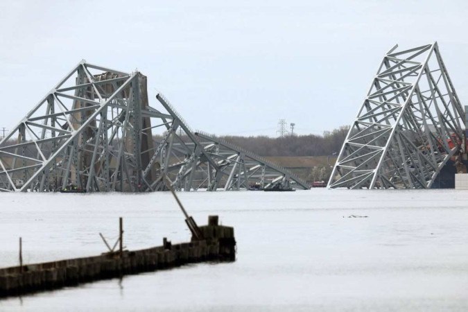 A ponte Francis Scott Key depois de ser atingida por um navio de carga e desabar em 26 de março de 2024 em Baltimore, Maryland/foto: ROB CARR / GETTY IMAGES NORTH AMERICA / GETTY IMAGES VIA AFP