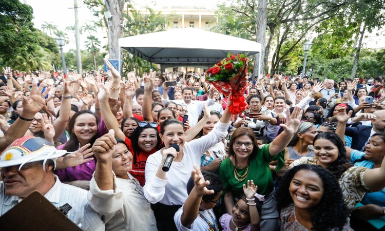 Lançado na segunda (25), o Mães de Pernambuco é um programa de transferência mensal de renda, voltado a mulheres em situação de vulnerabilidade social que estão gestantes, são mães ou responsáveis por crianças que estejam na primeira infância/Foto: Hesíodo Góes/Secom Lançado na segunda (25), o Mães de Pernambuco é um programa de transferência mensal de renda, voltado a mulheres em situação de vulnerabilidade social que estão gestantes, são mães ou responsáveis por crianças que estejam na primeira infância/Foto: Hesíodo Góes/Secom