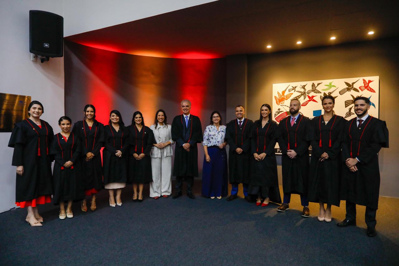 A cerimônia marcou a posse dos novos dez promotores de Justiça que atuarão em cidades da região interiorana do Estado (Foto: Miva Filho/Secom) A cerimônia marcou a posse dos novos dez promotores de Justiça que atuarão em cidades da região interiorana do Estado/Foto: Miva Filho/Secom