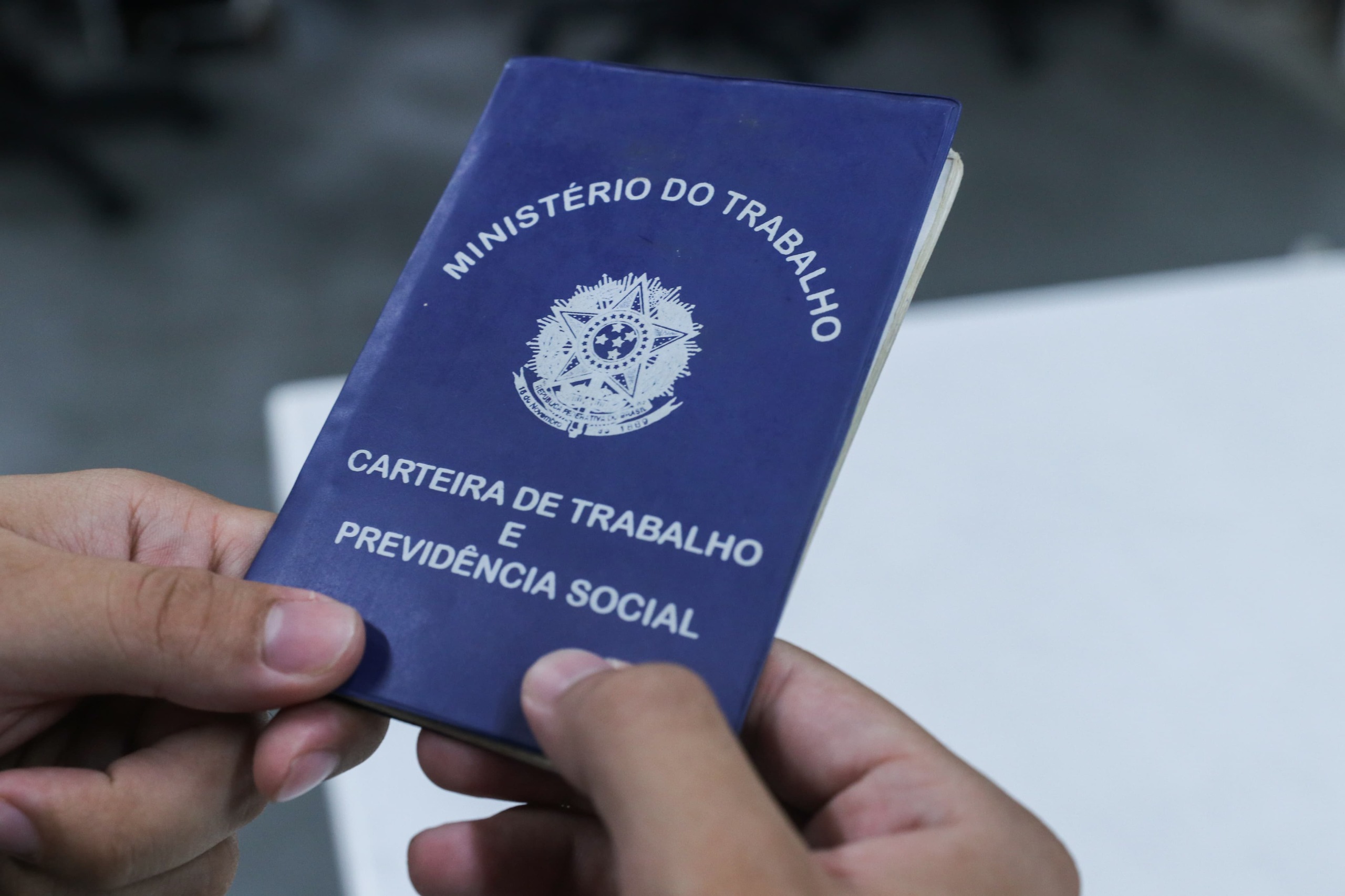 O Recife se destacou entre as cidades que registraram os maiores saldos positivos. A capital gerou 2.639 empregos formais no período/Foto: Sandy James/DP Foto