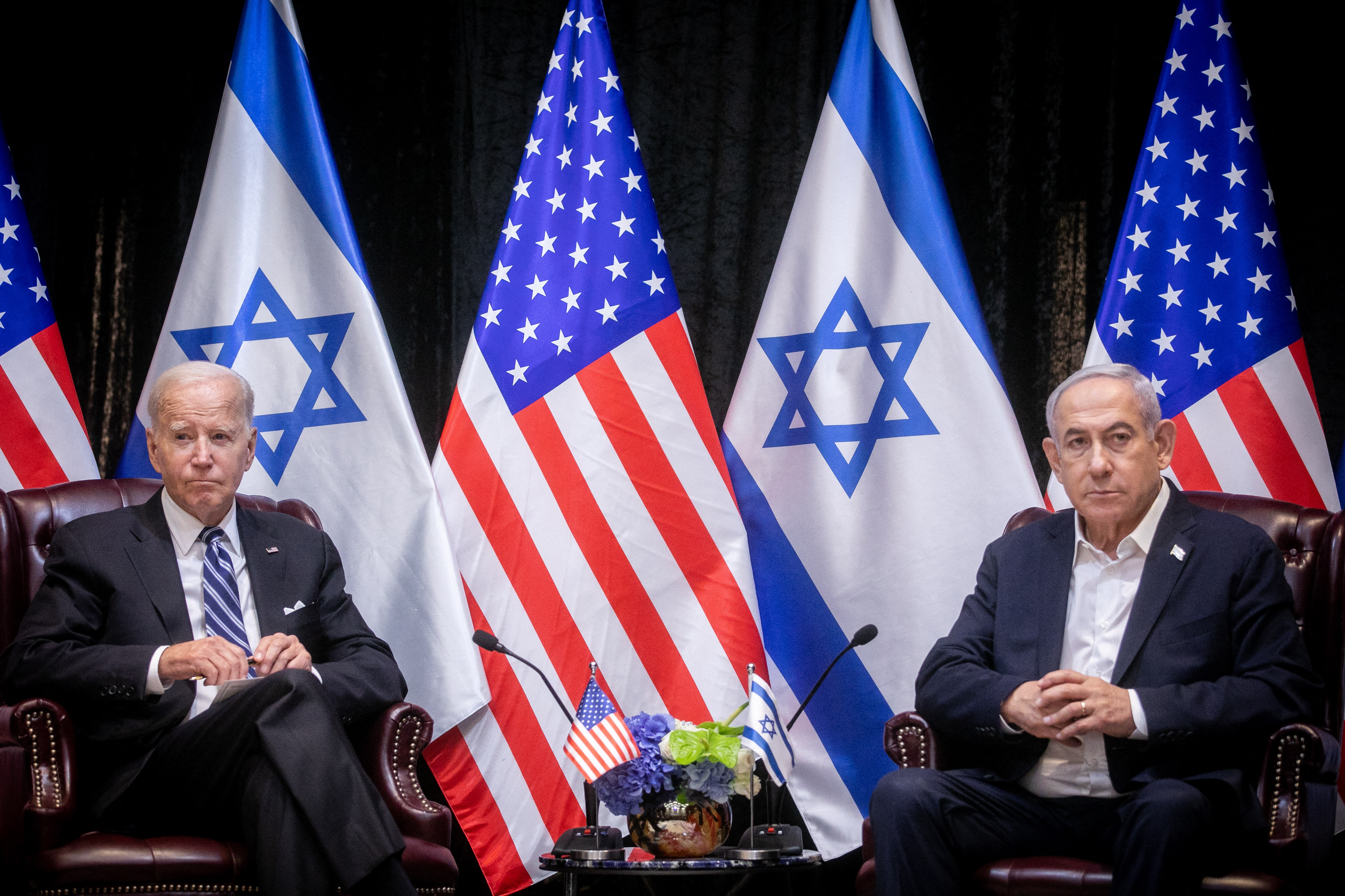 Joe Biden, presidente dos Estados Unidos, e Benjamim Netanyahu, primeiro-ministro de Israel/Foto: MIRIAM ALSTER / POOL / AFP