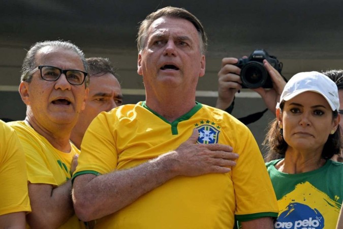 A pesquisa também fez um recorte entre eleitores de Bolsonaro e Lula e de pessoas neutras. No grupo dos neutros, 48% acreditam na tentativa de golpe e 39% não/Foto: NELSON ALMEIDA / AFP A pesquisa também fez um recorte entre eleitores de Bolsonaro e Lula e de pessoas neutras. No grupo dos neutros, 48% acreditam na tentativa de golpe e 39% não/Foto: NELSON ALMEIDA / AFP