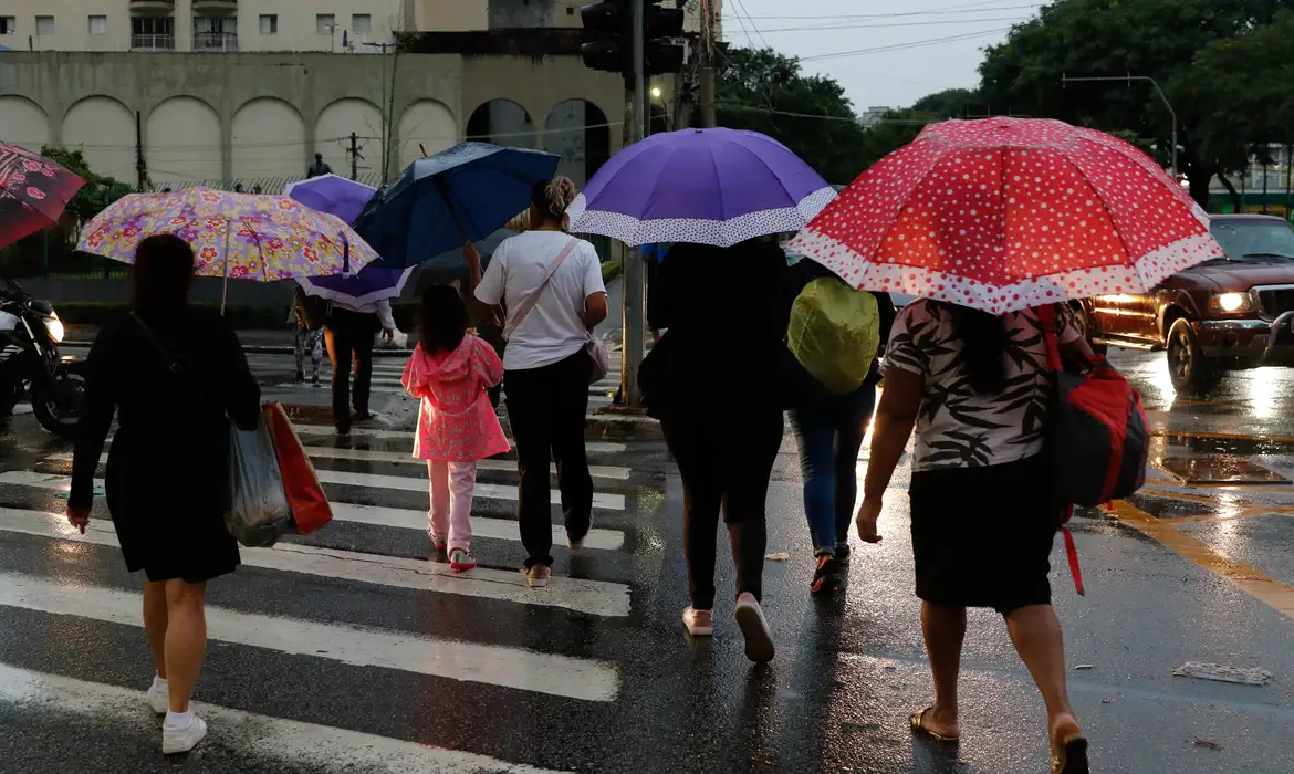 Apesar das chuvas mais presentes no estado, o calor deve continuar